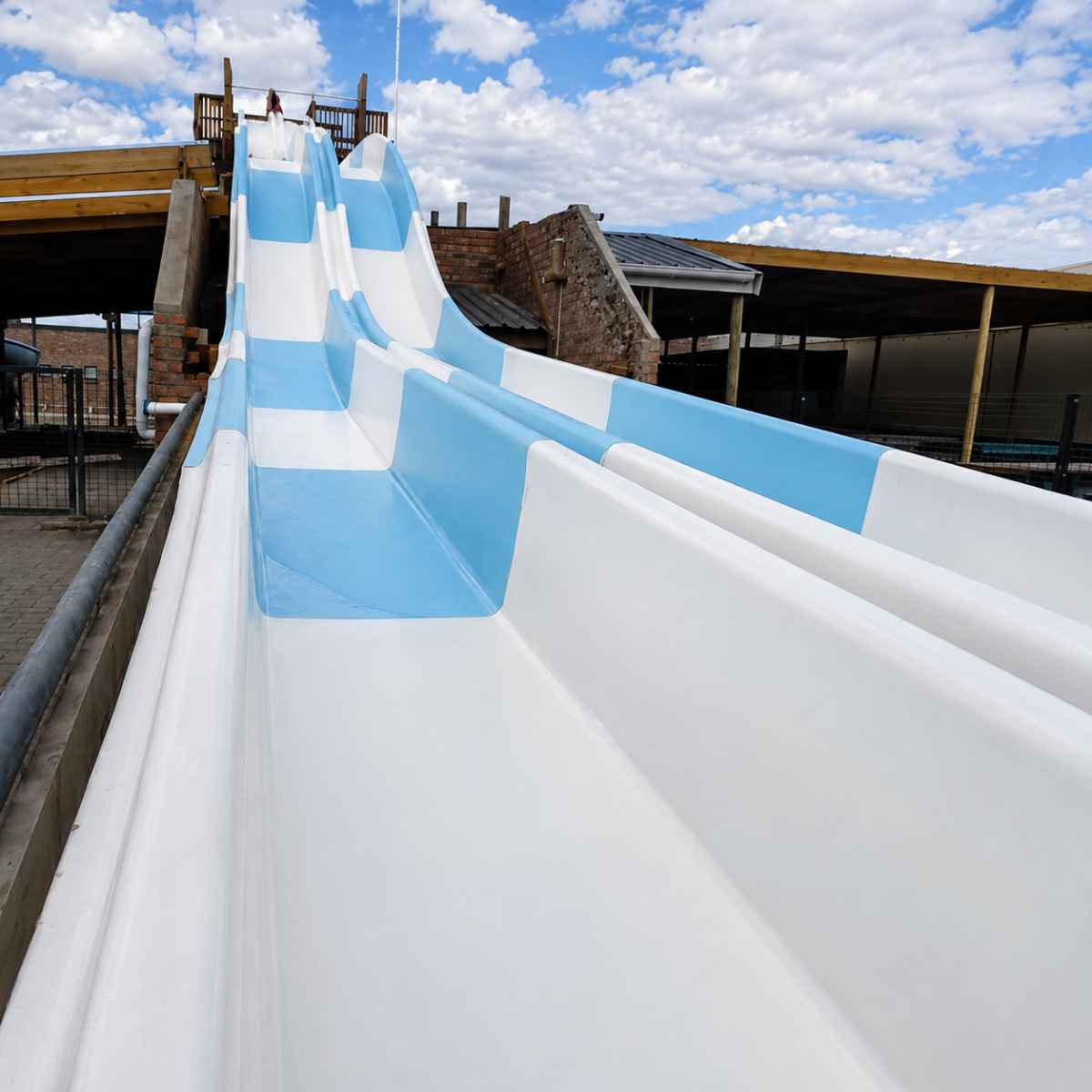 Absolutely Wild Farmstays - speed slides into the big pool